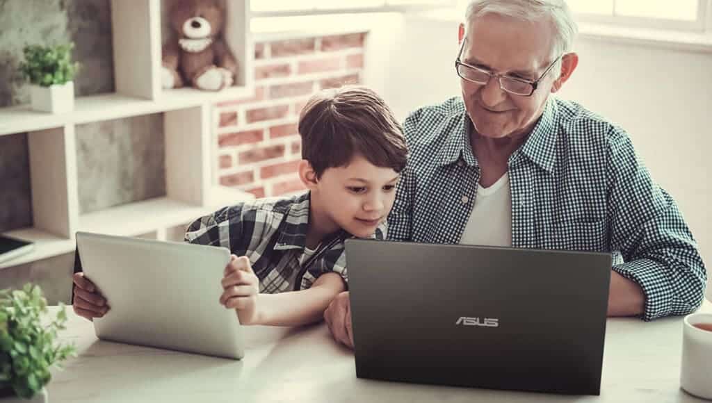 Best Laptop for a Senior Citizen: What to Consider Before Choosing
