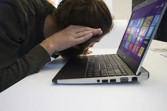 A view of a person hearing closely the laptops noises