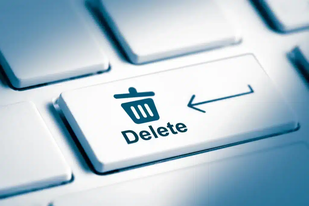 A view of the delete button on a laptop